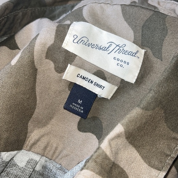 SOLD MB UNIVERSAL THREAD Camden Shirt Blouse Camouflage button Down Sz M Medium - Picture 5 of 7